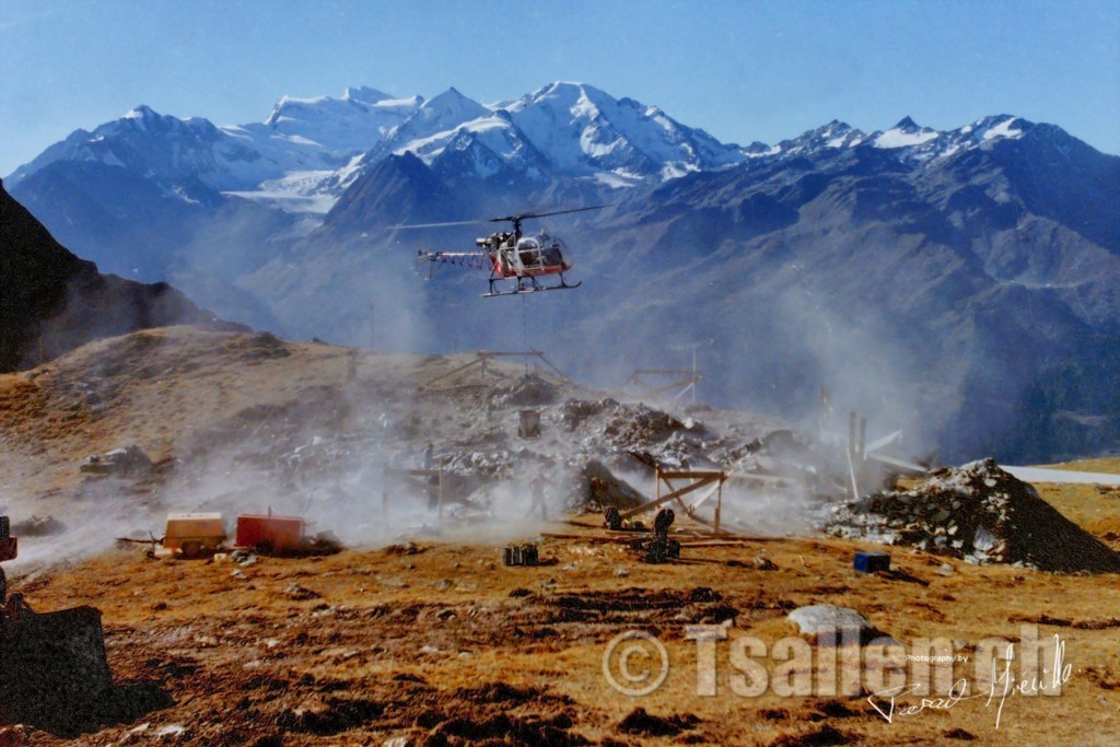 Ayant travaillé très jeune dans l'aviation, également d'innombrables images réalisées